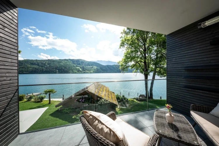 1 Bedroom Superior Double room with balcony and with lake view