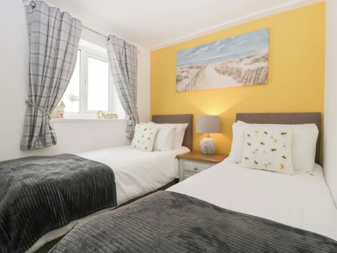 76A Mackworth Road