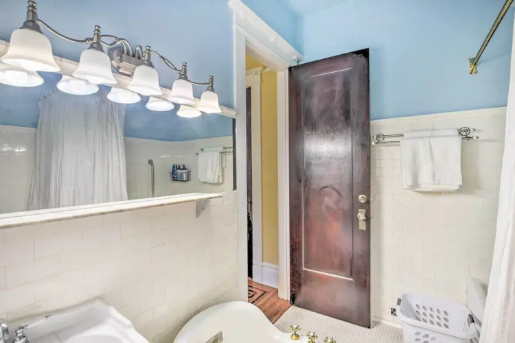 Historic Crescent City Studio - Lakefront w/ Dock!