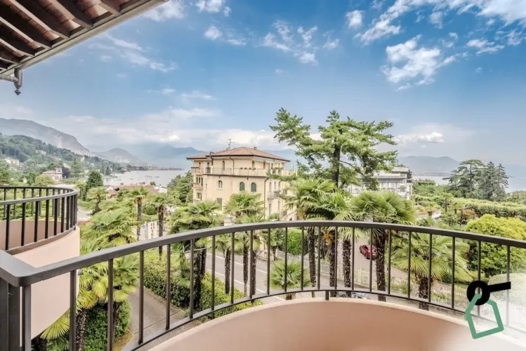 Superior Double room with balcony and with lake view