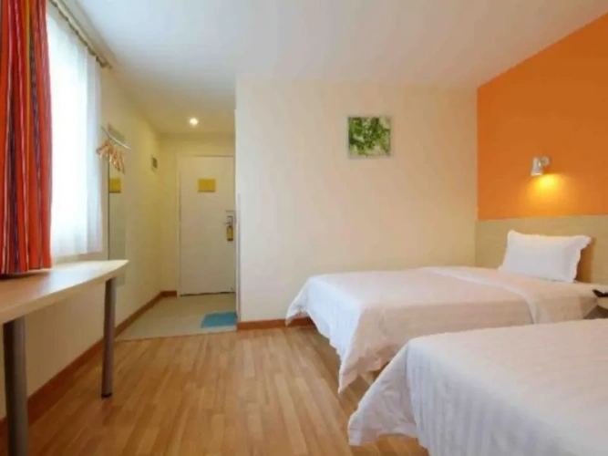 Standard Twin room with city view
