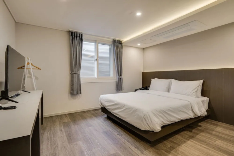 Two H Hotel