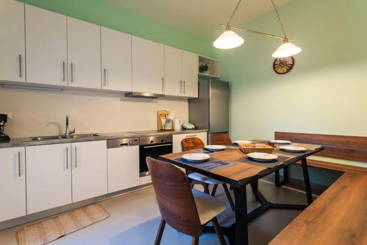 3 Bedrooms Apartment
