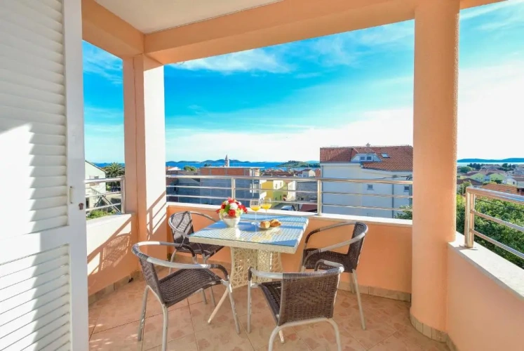 Apartment with sea view