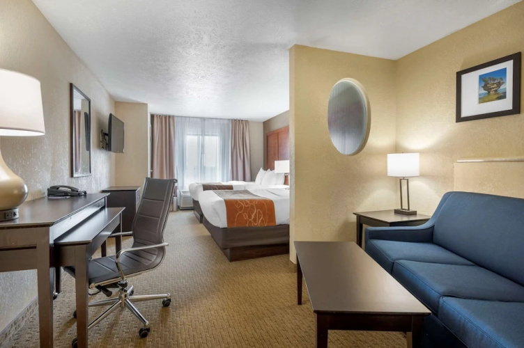 Comfort Suites