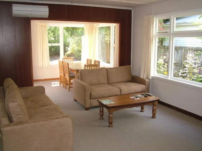 5 Bedrooms Cottage