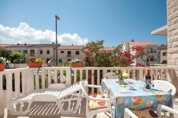 Apartment Anec - 150m from the sea