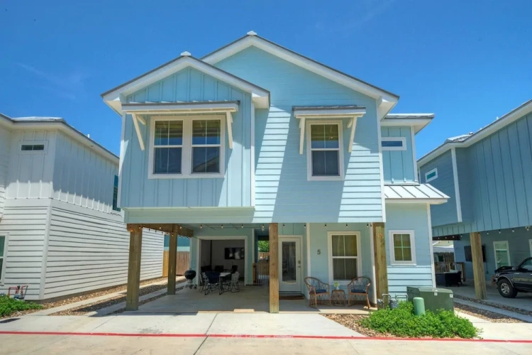 4 Bedrooms Cottage