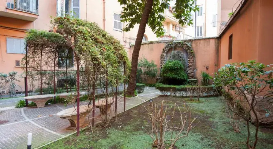 Fabulous St. Peter's Apartment