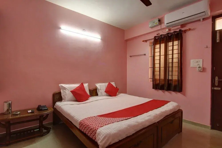 Abbirami Hotels By OYO Rooms