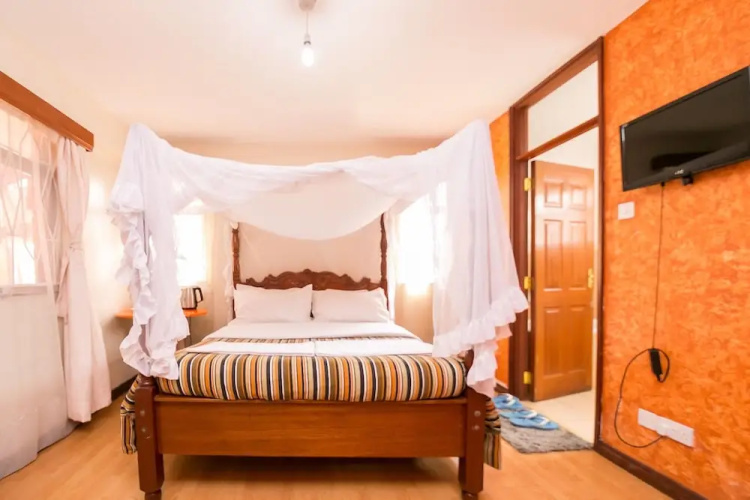 Upperhill Blueberry Hotel