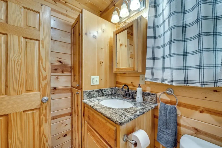 Hot Tub & Deck: Broken Bow 'azalea House'