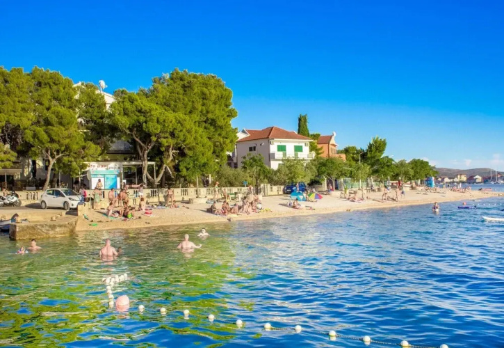 Beachfront Apartment Gaj 12