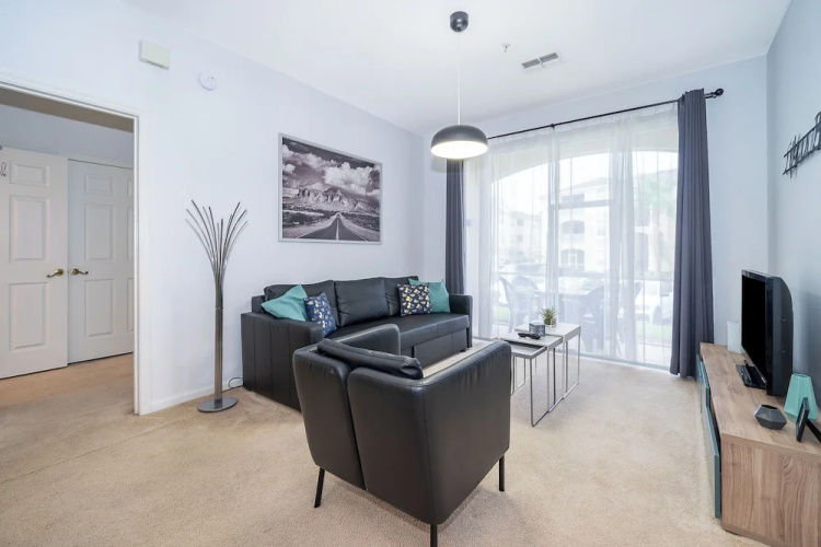 2307 Silver Palm Dr
