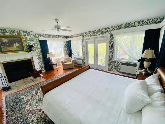 Deluxe Double Suite