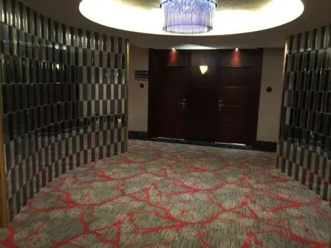 Super 8 Hotel Science Avenue Store