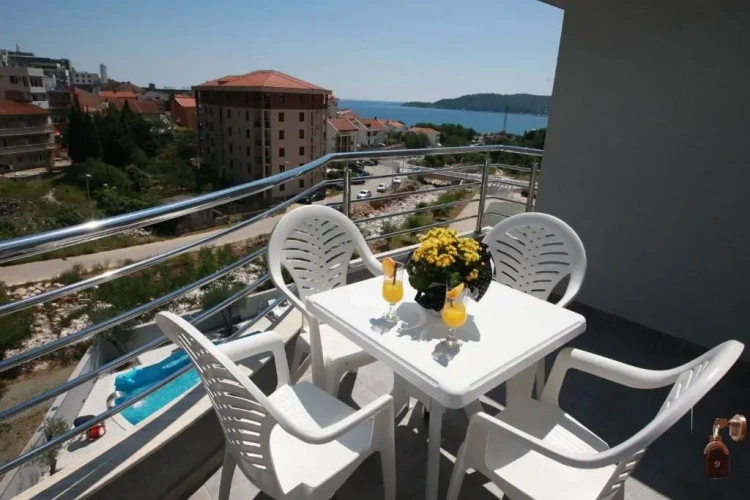 Apartment with sea view