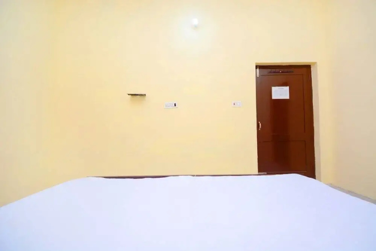 Gursimran Complex By OYO Rooms