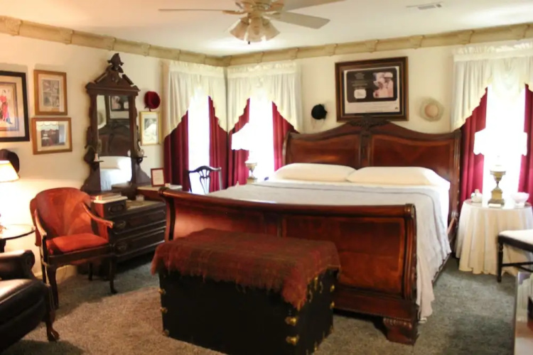 Red Bluff Cottage Bed & Breakfast