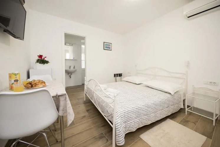 InMotion Luxury Rooms