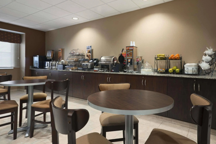 Microtel Inn & Suites By Wyndham Fairmont photo 16