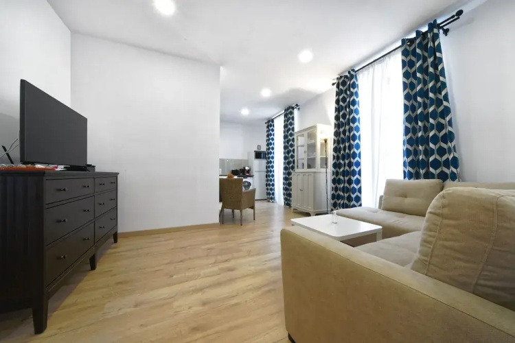 CASA VERDE Comfortable Air-Conditioned