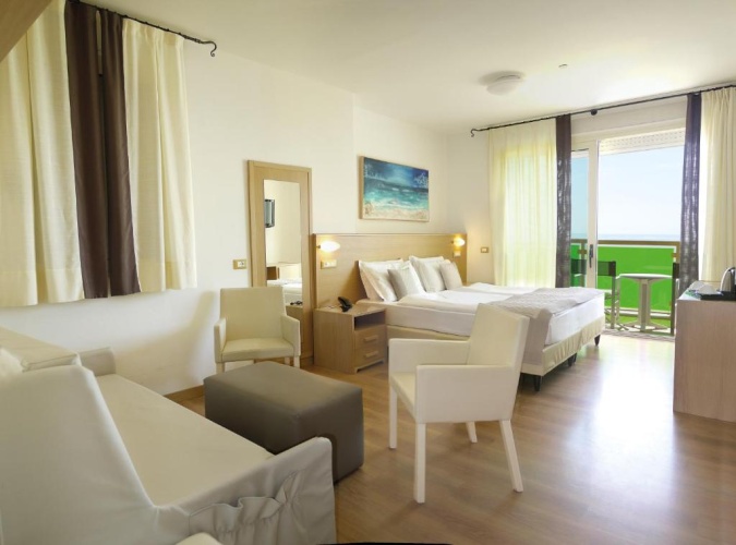 Superior Double room with partial sea view