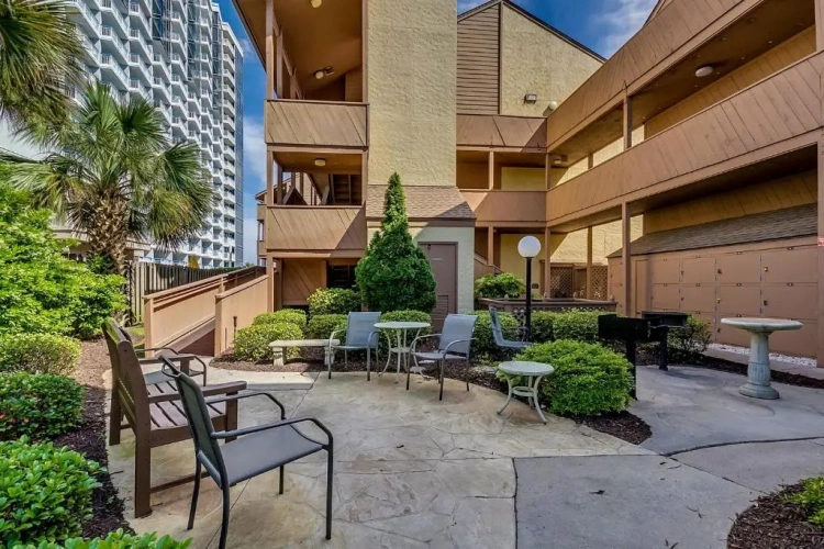 3 Bedrooms Apartment