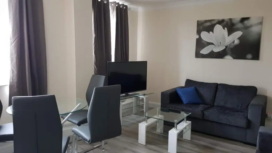 2 Bedrooms Apartment