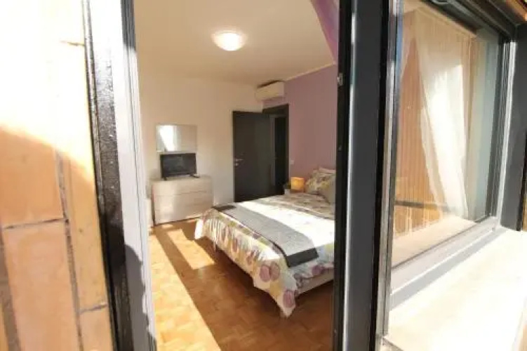 Eur Bright Spacious terraced Apartment