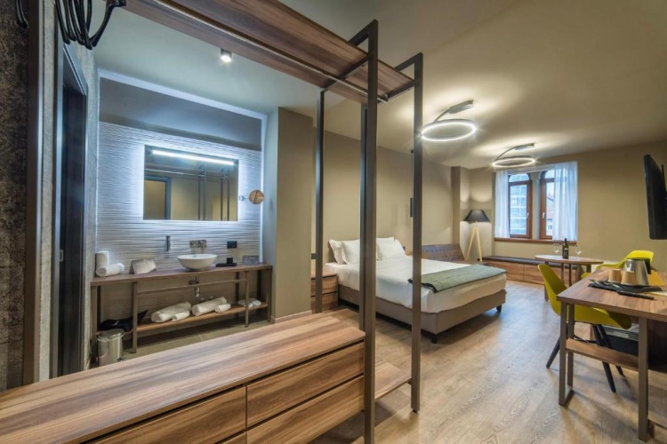 Standard Double room with city view