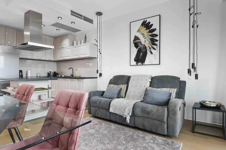 Lake Panorama Loft 5 star Location, Queen Bed, Views