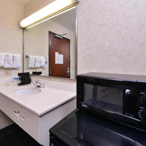 Mitchell Kelly Inn And Suites photo 25