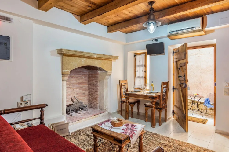 Petronikolis Traditional House