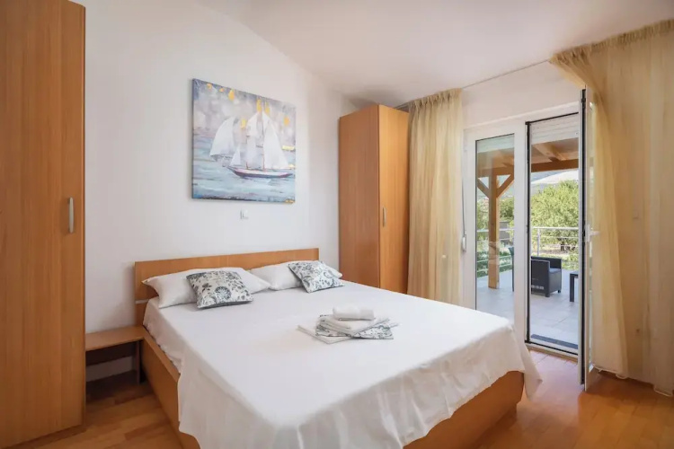Sunshine Holiday Home