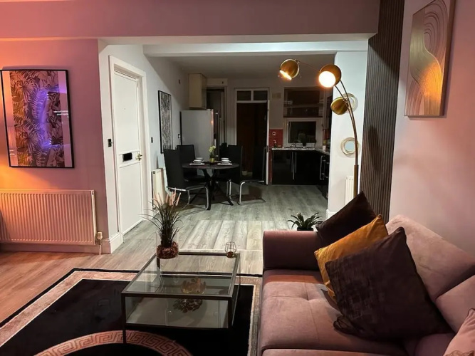 1 Bed Flat - Sleeps 2 - Jacuzzi - Parking - Wifi