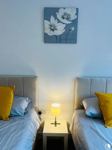 2 Bed Flat - Sleeps 8 - Pets - Garden - Parking