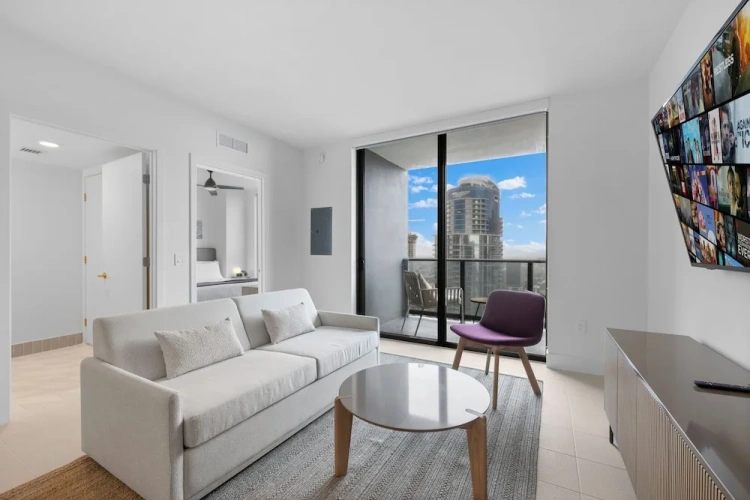 1 Bedroom Luxury Apartment with balcony and with city view