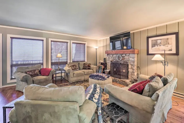 Beech Mountain Retreat w/ Decks & Mountain Views!
