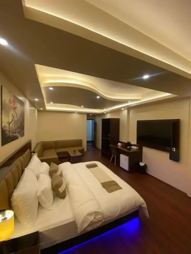 Xcelsior Hotel And Spa