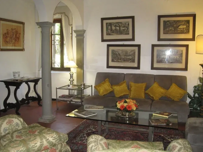 5 Bedrooms Villa