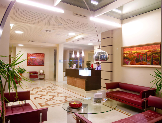 Breaking Business Hotel