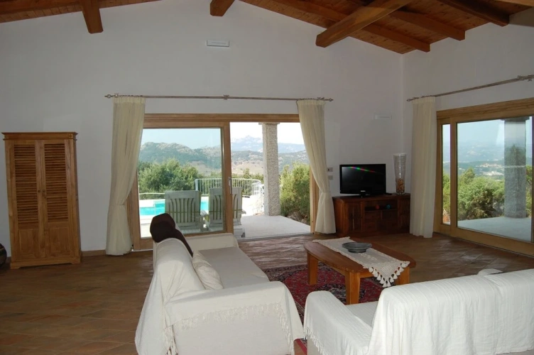 4 Bedrooms Villa