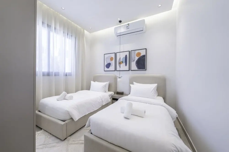 2 Bedrooms Apartment
