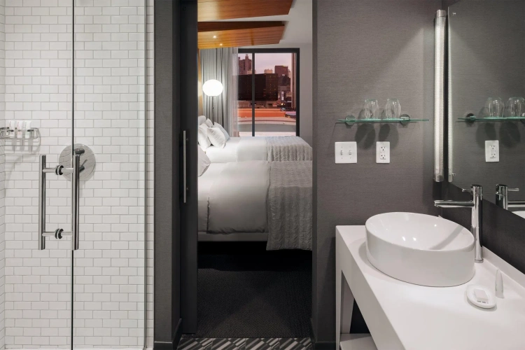 Standard Double room with city view