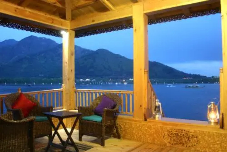 Sukoon Houseboat KashmirOver view