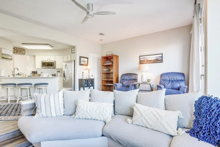 4 Bedrooms Apartment