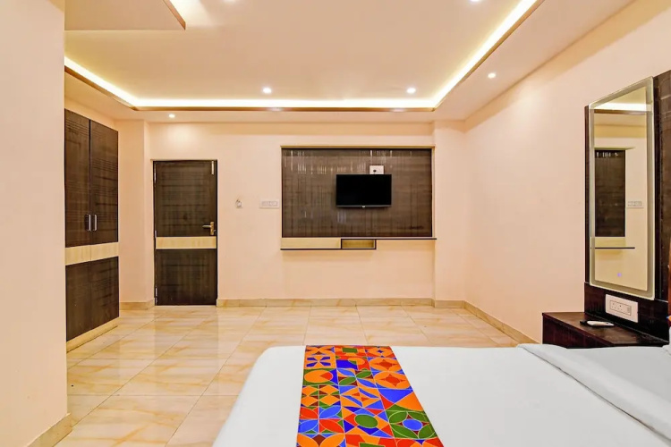 Fabhotel Bn Palace