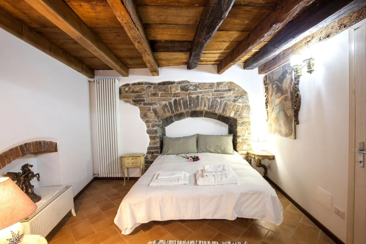 Porta Dipinta house