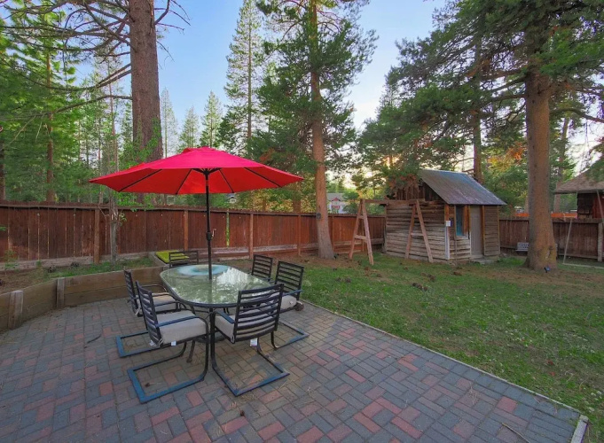 Dancing Bear Cabin Pet Friendly, Sleeps 4, Totally Cute!
